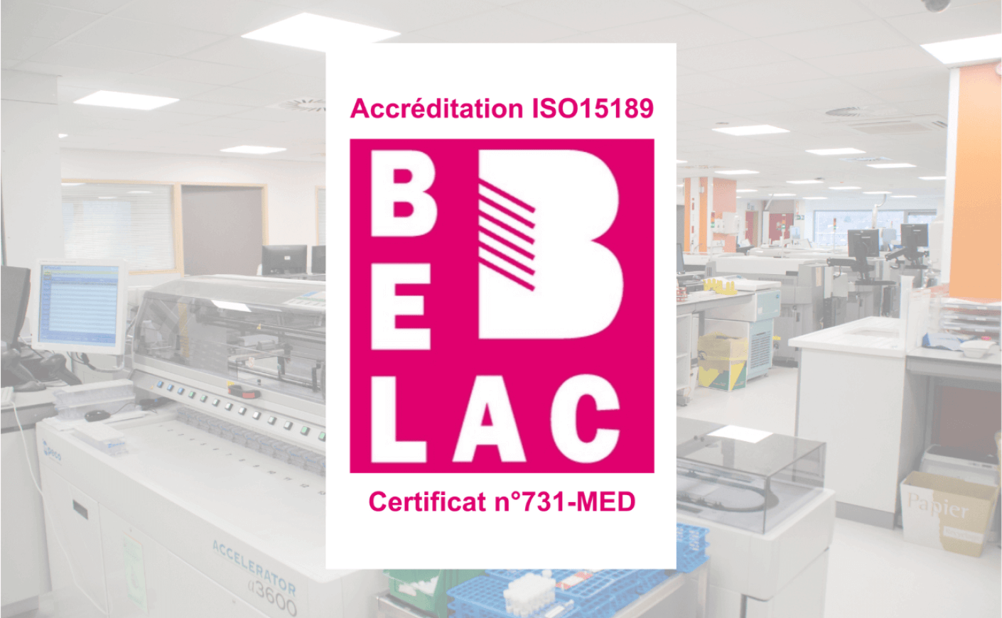 Logo BELAC sur une photo du laboratoire